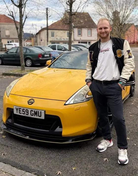 Nissan 370Z import&eacute;e du Royaume-Uni par Gocarz, avec son propri&eacute;taire